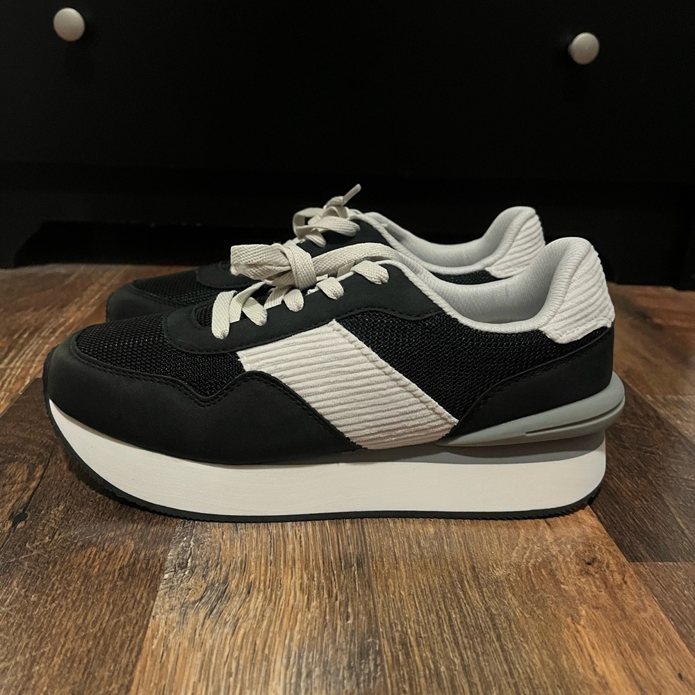 Wide Dream Pairs Black/White/Gray Sneakers - Picture 2 of 11